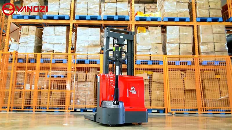 雨天使用電動(dòng)叉車(chē)安全嗎 雨天使用電動(dòng)叉車(chē)安全嗎