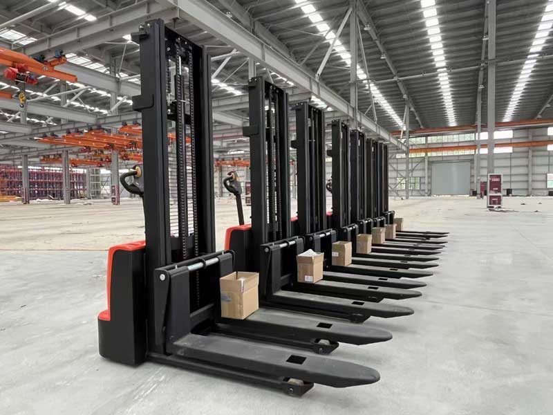 電動(dòng)叉車(chē)基本特點(diǎn)介紹 電動(dòng)叉車(chē)基本特點(diǎn)介紹