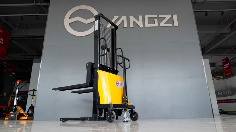 安全操作叉車(chē)的 20 個(gè)技巧 安全操作叉車(chē)的 20 個(gè)技巧