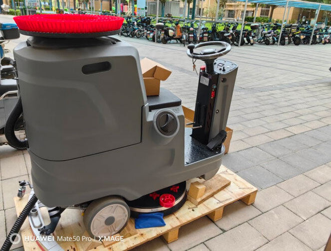 駕駛式洗地機(jī)多少錢一臺(tái) 駕駛式洗地機(jī)多少錢一臺(tái)