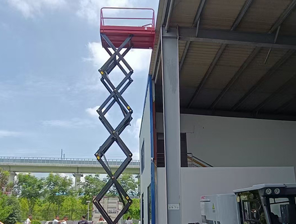 剪叉式升降車作業(yè)最多可上幾人 剪叉式升降車作業(yè)最多可上幾人