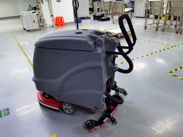 洗地機(jī)選購技術(shù)總結(jié)(圖2) 手推式洗地機(jī)